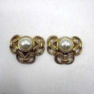 Vintage Gold Tone Pearl Sweater Clip – Mid Century Elegant Accessory